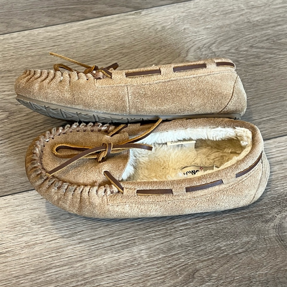 Minnetonka Kids’ Cassie Moccasin Slipper - Picture 4 of 10